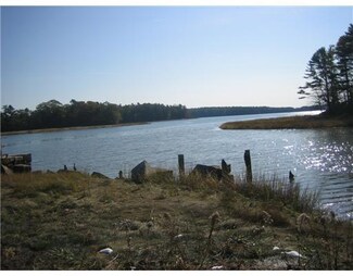 27 Cove Rd, Freeport, ME 04032