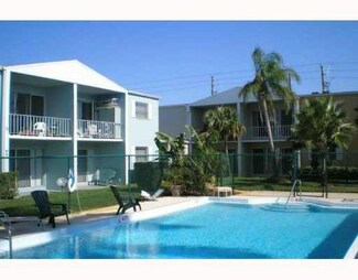 1500 Crescent Cir Unit B28, West Palm Beach, FL 33403