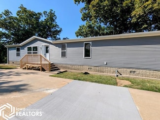 11598 Woody Ln, West Burlington, IA 52655