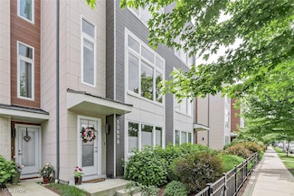 1569 E 118th St Unit B, Cleveland, OH 44106