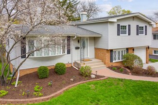 539 S 7th St, West Dundee, IL 60118
