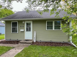 615 Kendall Ave S, Thief River Falls, MN 56701
