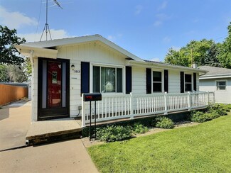 1017 Pierce Ave, Oshkosh, WI 54902