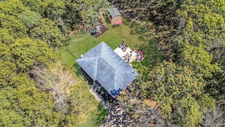 3 Emily Ct, Hampton Bays, NY 11946