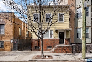 87 Mcwhorter St, Newark, NJ 07105