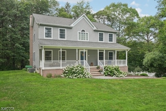 16 Barney St, Randolph, NJ 07869