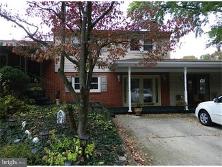 300 Poplar Ave, Woodbury Heights, NJ 08097