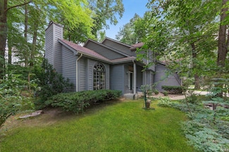 11633 Oakwood Ln, Granger, IN 46530