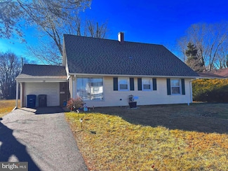 28 Mosshill Ln, Willingboro, NJ 08046