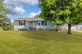 928 E County Line Rd, Grant Park, IL 60940