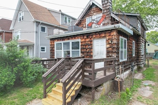 275 Park St, West Haven, CT 06516