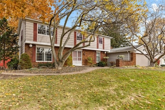 14 Jonathan Dr, Rochester, NY 14612