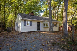 596 N Lakeshore Dr, Louisa, VA 23093