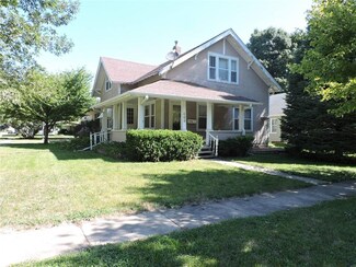 403 E Washington St, Winterset, IA 50273