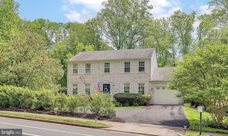 4011 Hummer Rd, Annandale, VA 22003