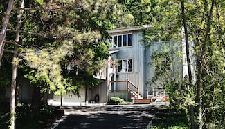 37 Beach Ln, Portage, IN 46368