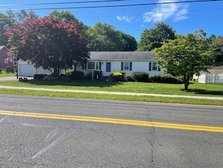 67 Geer St, Cromwell, CT 06416