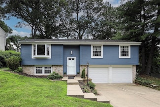 577 Surfside Dr, Pittsburgh, PA 15239