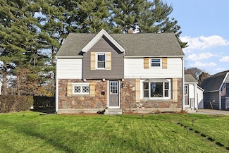 8 Bacon St, Oxford, MA 01540