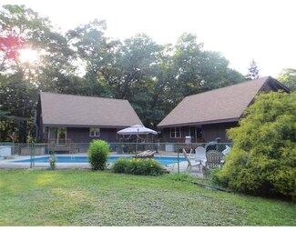42 Clark St, Rochdale, MA 01542
