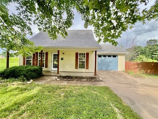 701 Tharp Ave, Green Forest, AR 72638