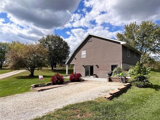 13082 Whispering Oak Place, New London, MO 63459