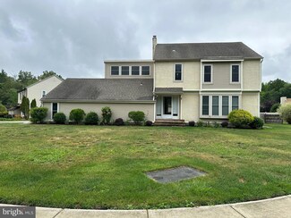 18 Rose Ct, Mount Laurel, NJ 08054