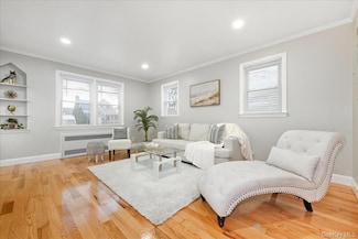 253 William St, West Hempstead, NY 11552