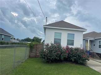 2208 Huey P Long Ave, Gretna, LA 70053