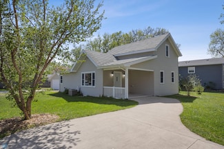 744 4th St S, Casselton, ND 58012