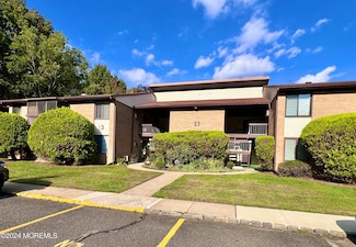 23 Meadow Green Cir Unit F, Manalapan, NJ 07726
