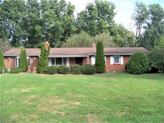 497 Robin Ln, MacEdonia, OH 44056