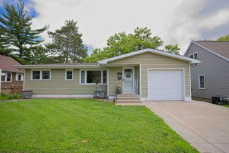 1037 W Wisconsin St, Portage, WI 53901