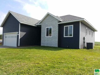 1013 Evergreen Ave, Storm Lake, IA 50588