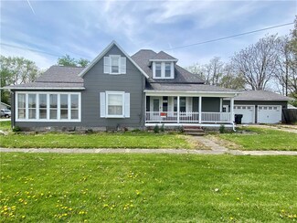 101 NW 2nd St, Casey, IL 62420