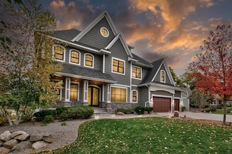 525 Smithtown Ct, Excelsior, MN 55331