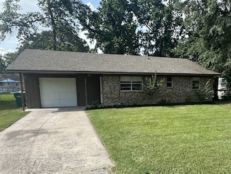 200 Moss Hill Ln, Conroe, TX 77303
