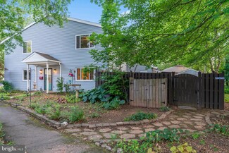 101 Hayloft Ct, Sterling, VA 20164