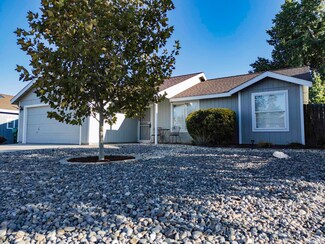 707 Shadow Ln, Fernley, NV 89408
