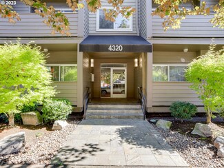 4320 S Corbett Ave Unit 217, Portland, OR 97239