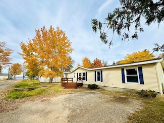 108 8th St, Prudenville, MI 48651