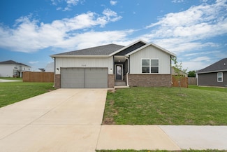 565 S Michelle Ave, Republic, MO 65738