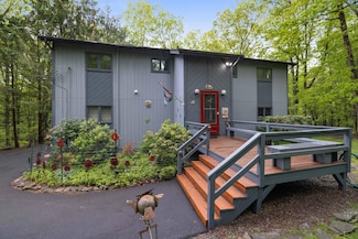 151 Forest Dr, Canadensis, PA 18325