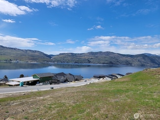 261 Apple Ave, Chelan, WA 98816