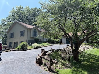 50 Barbados Dr, Putnam, IL 61560