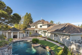 260 Metz Ln, Petaluma, CA 94952