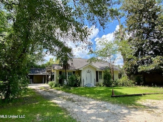 1903 Circle Dr, Picayune, MS 39466