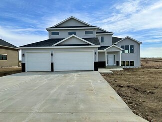 625 6th St SW, Surrey, ND 58785