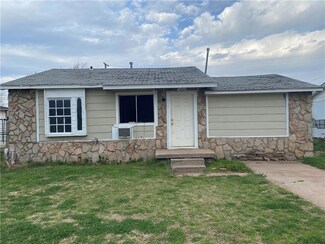 817 N Park Ave, Altus, OK 73521