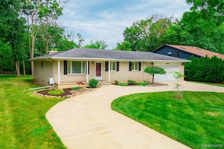 21819 Meridian Rd, Grosse Ile, MI 48138